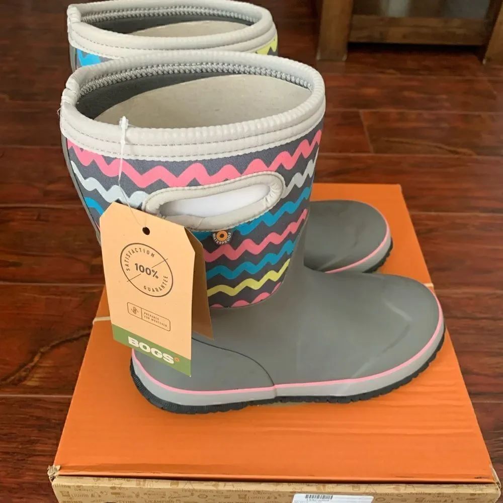 Bogs Youth crasp waterproof pull on rain boot size 6, NIB